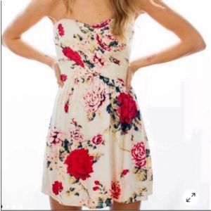 Urban Outfitters Kimchi Blue Strapless Mini Fkoral Dress Size: M